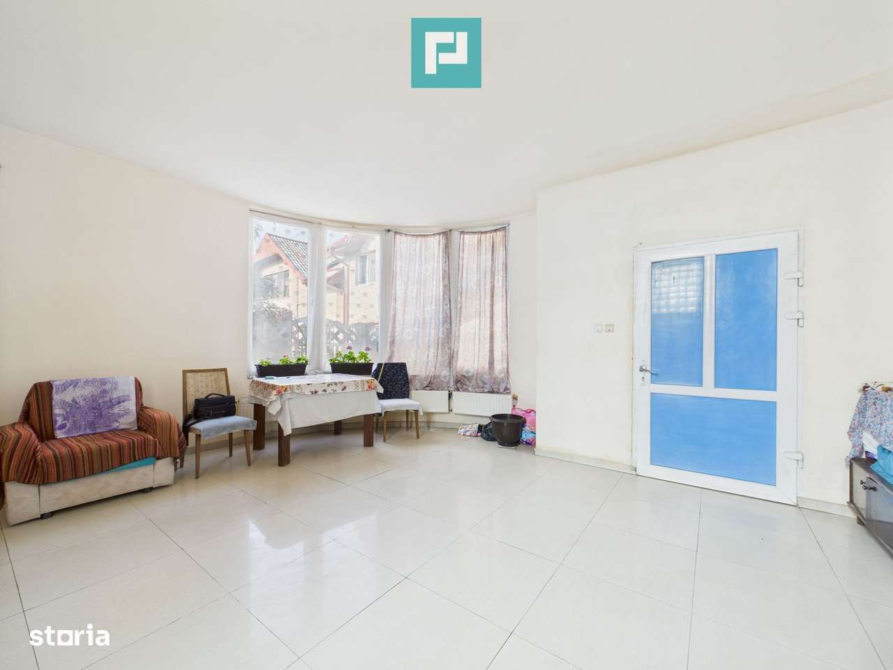 Casă P+E+M în zona Mehala pe arteră principală - Imagine principală: 5/15