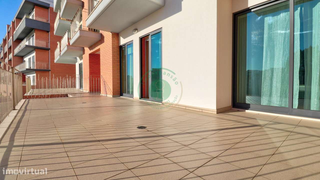 Apartamento T3 com 2 Garagens-9