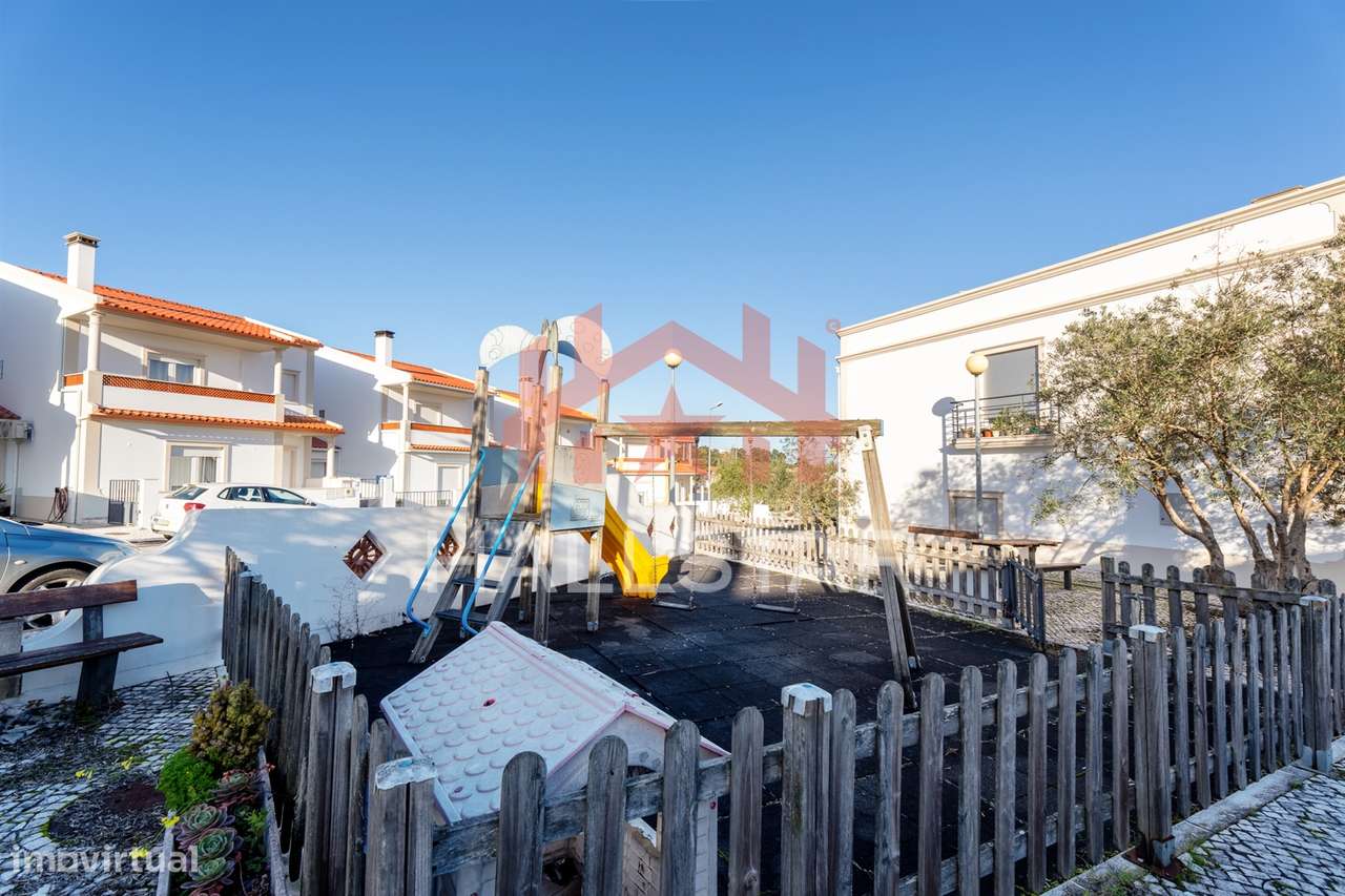 Moradia T4 / Jardim e Garagem / Cela-41