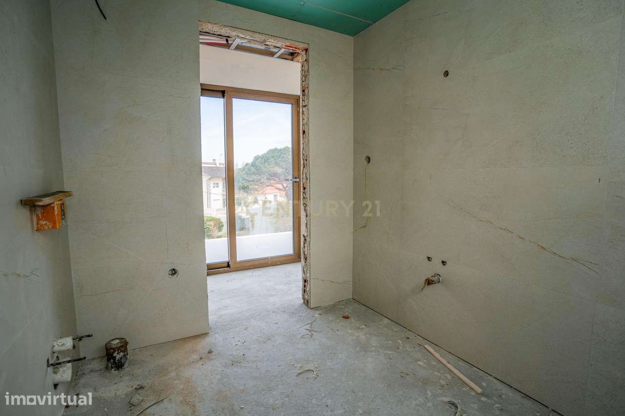 Moradia T3 com Piscina e Jardim em Salir do Porto-47