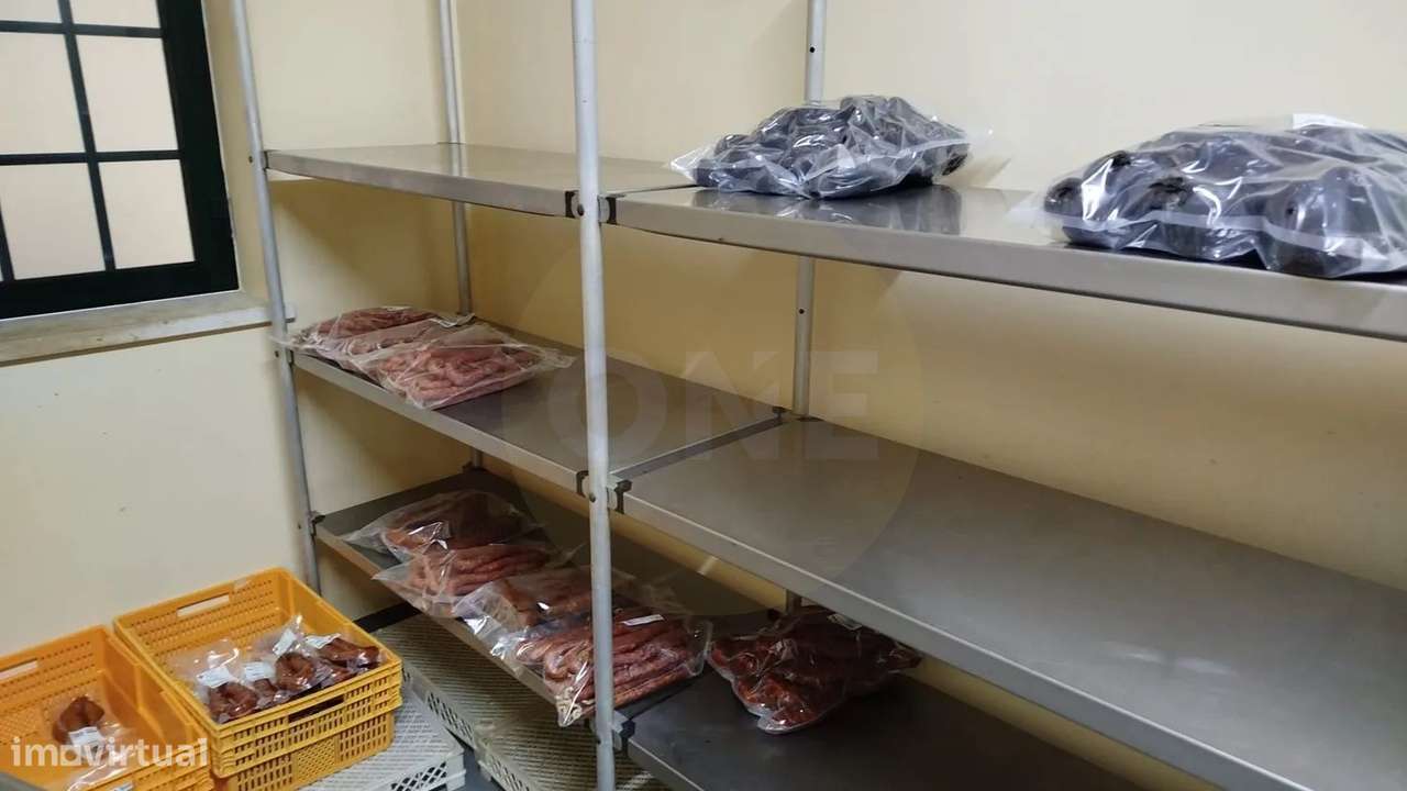 Fábrica de Enchidos em Funcionamento-10