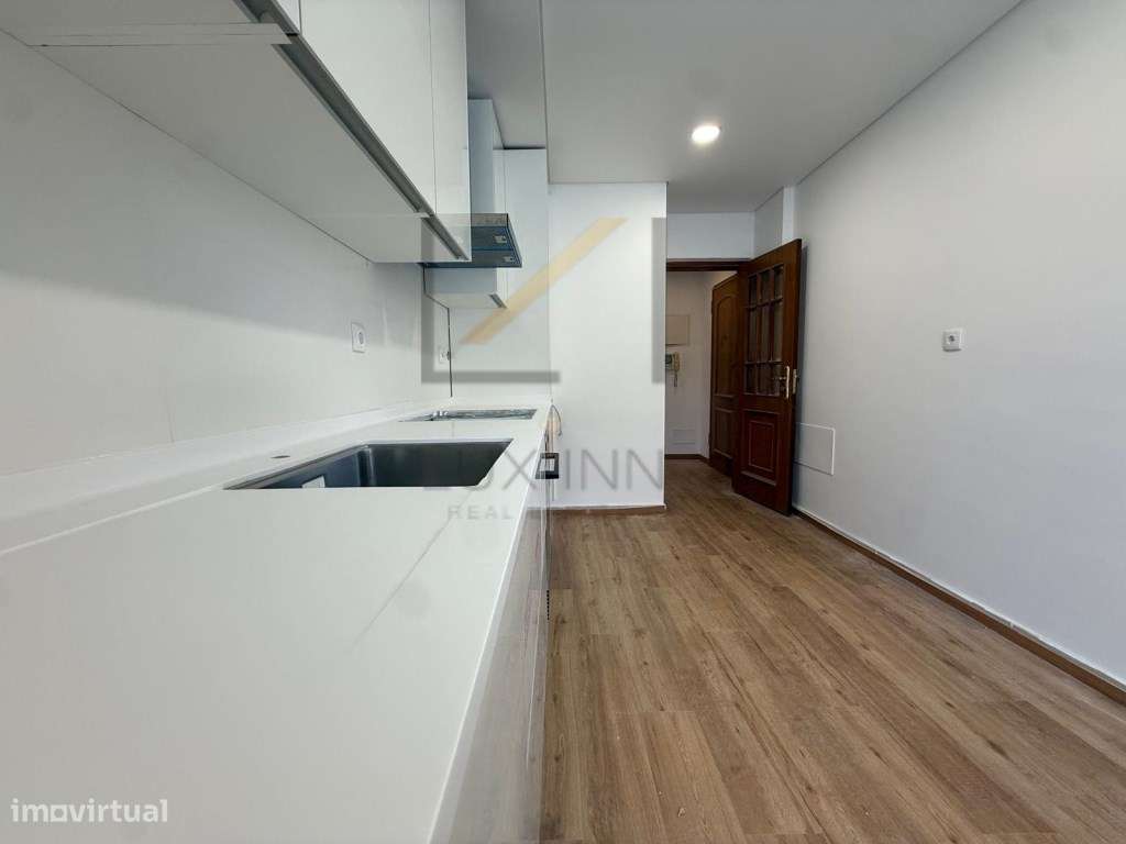 T2 Remodelado com Terraço de 48 m², Garagem Box e Arrecadação - Grande imagem: 5/22