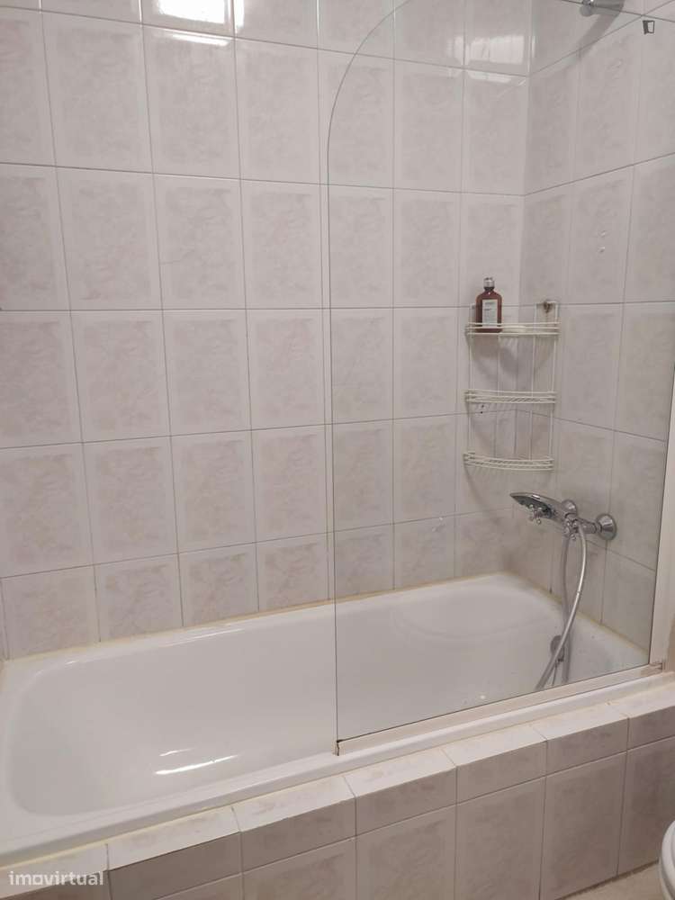 Quarto - localizado em Baguim do Monte Porto - Grande imagem: 3/8