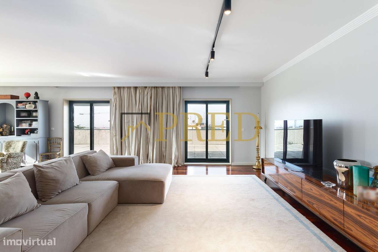 Apartamento T5, inserido no condomínio fechado 'Edifício Plaza' - Grande imagem: 5/43