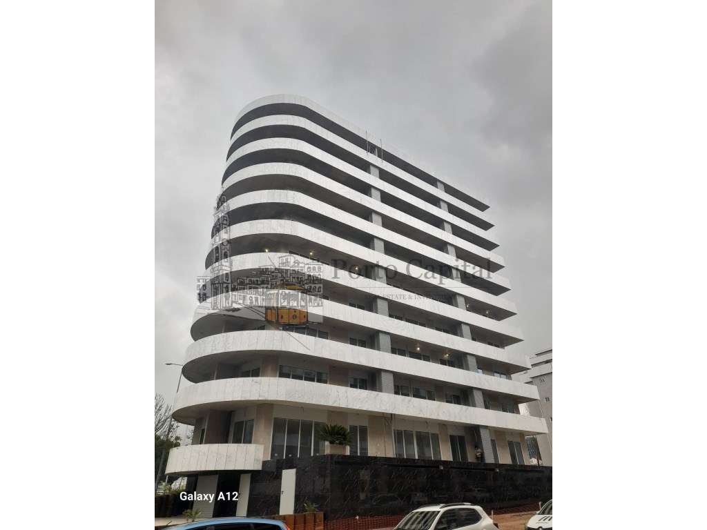 EXCELENTE APARTAMENTO T1 NOVO, PARA ARRENDAMENTO, COM UM LUGAR DE G... - Grande imagem: 5/29