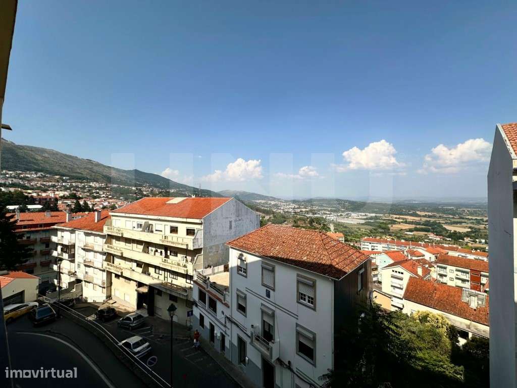 T4+2 com Varanda Panorâmica e Garagem Ampla - Conforto, Espaço e Ve...-21