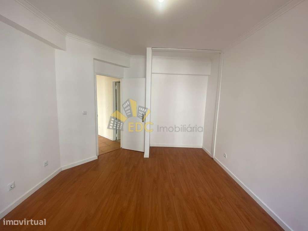 Apartamento T2 Transformado em T3 | A 5 Minutos da Estação | Tapada...-11