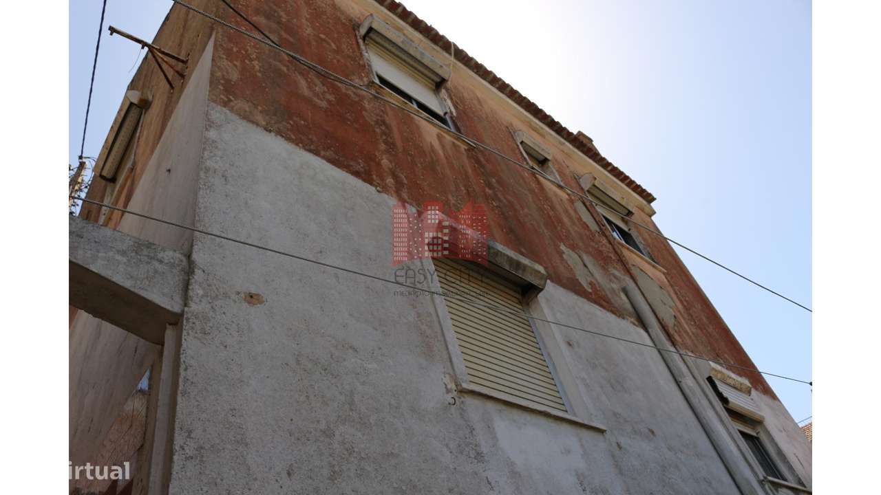 Moradia T2+T2 | Terreno 326 M2-21