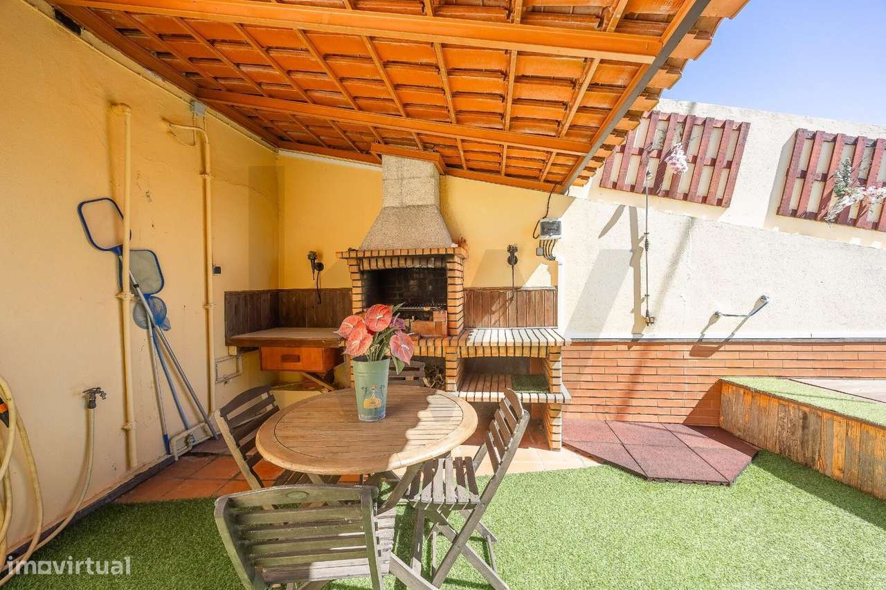 Moradia T3 com jacuzzi e barbecue na Camacha-14