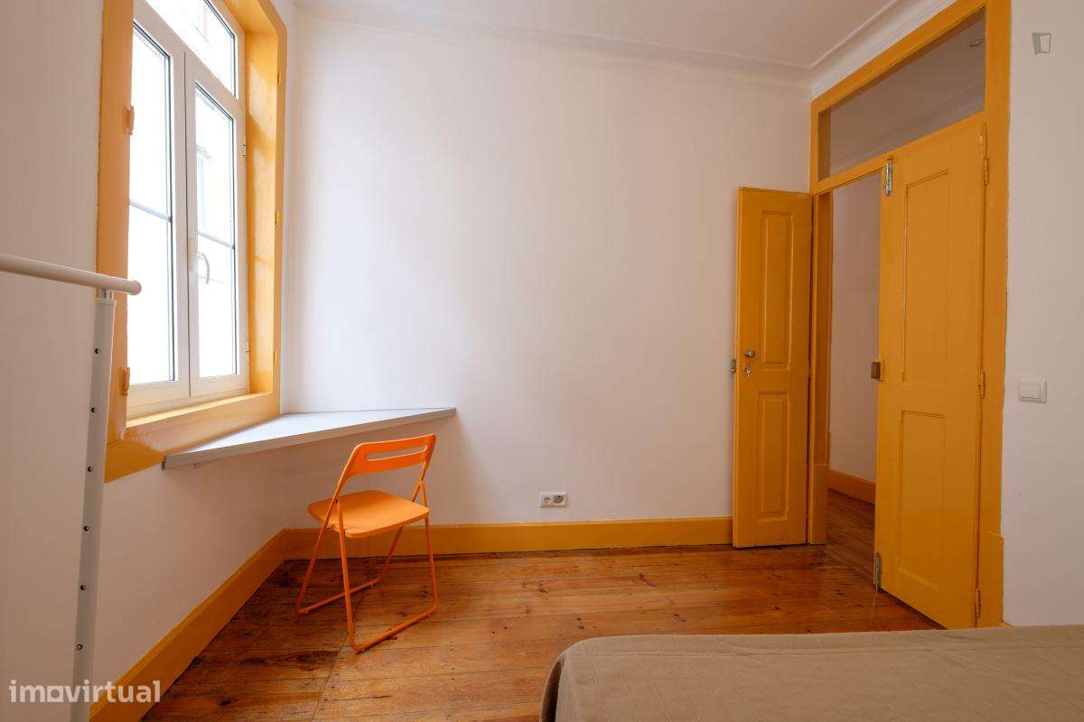 Quarto - localizado em Baixa Coimbra - Grande imagem: 3/10