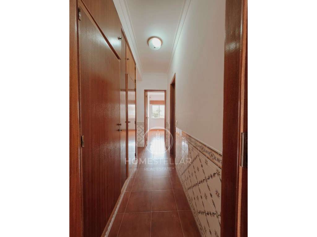 Apartamento T3 com varanda e arrecadação-26