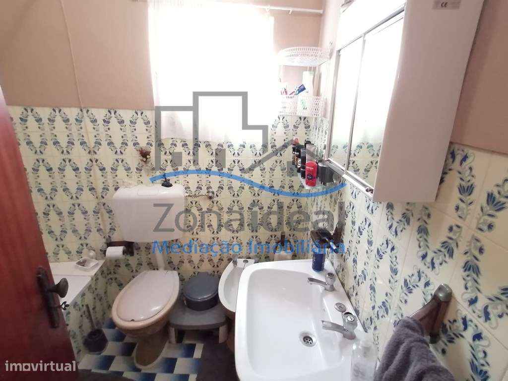 Moradia com dois pisos e logradouro, localizada em Alenquer-12