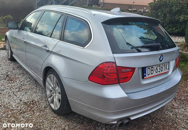 BMW Seria 3 330d xDrive DPF Touring - 5