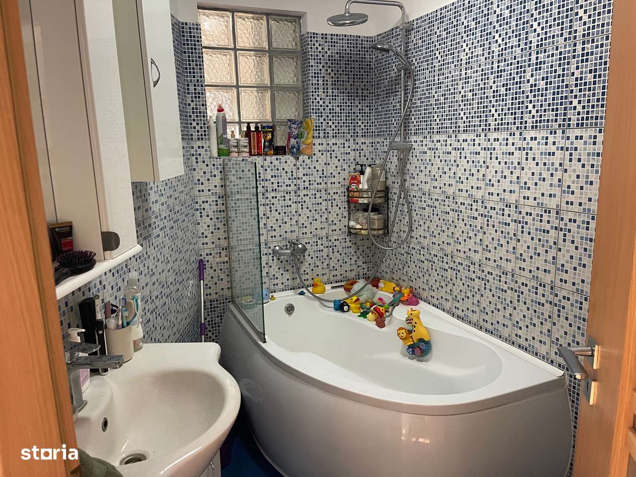 Apartament 3 camere,Zona Semicentrala-11