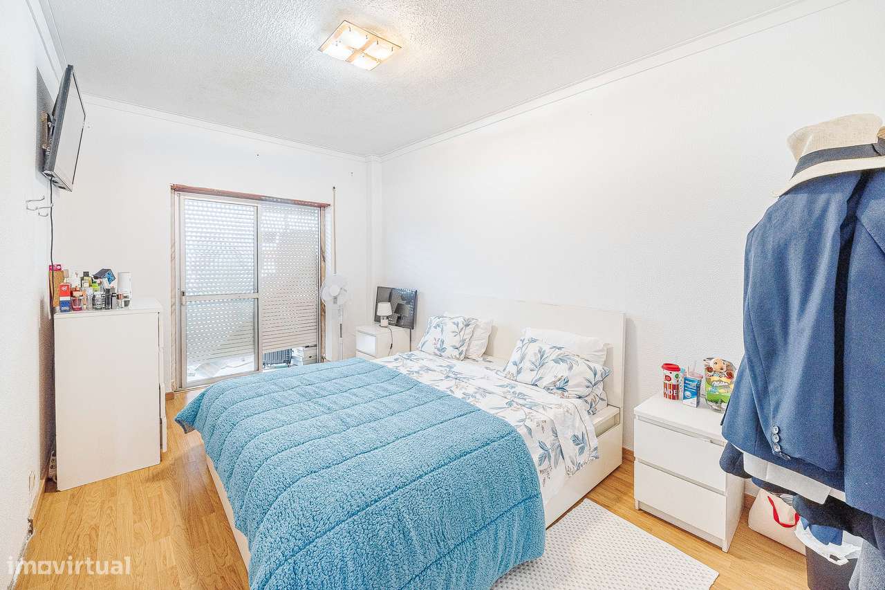 T3 em Mem Martins muito luminoso-26