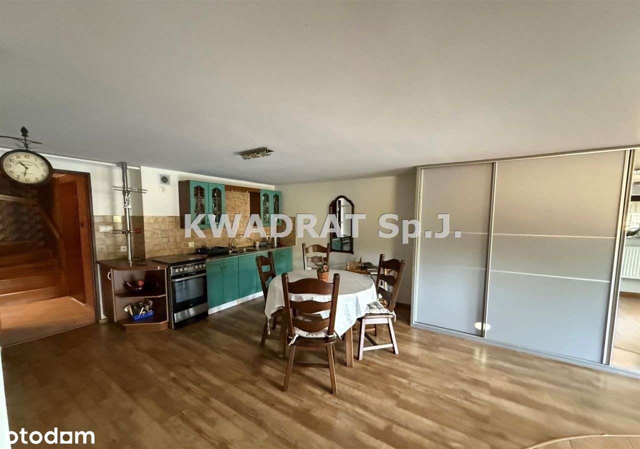 Przestronny dom w spokojnej części Ostrzeszowa-17