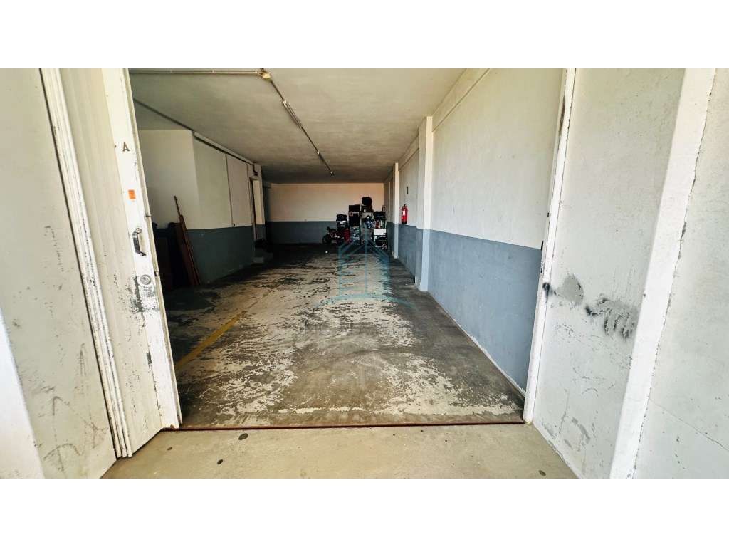 Excelente T2 com Lugar de Garagem e elevador em S. Cosme-24