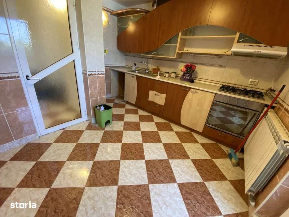 Apartament - 3 camere |  cartier C5 (PEDAGOGIC ) - Imagine principală: 2/5