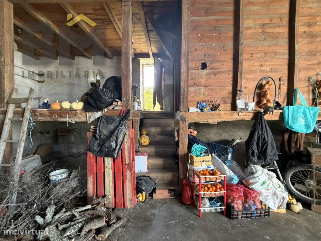 Edifício antigo no centro da aldeia de Proença-a-Velha-7