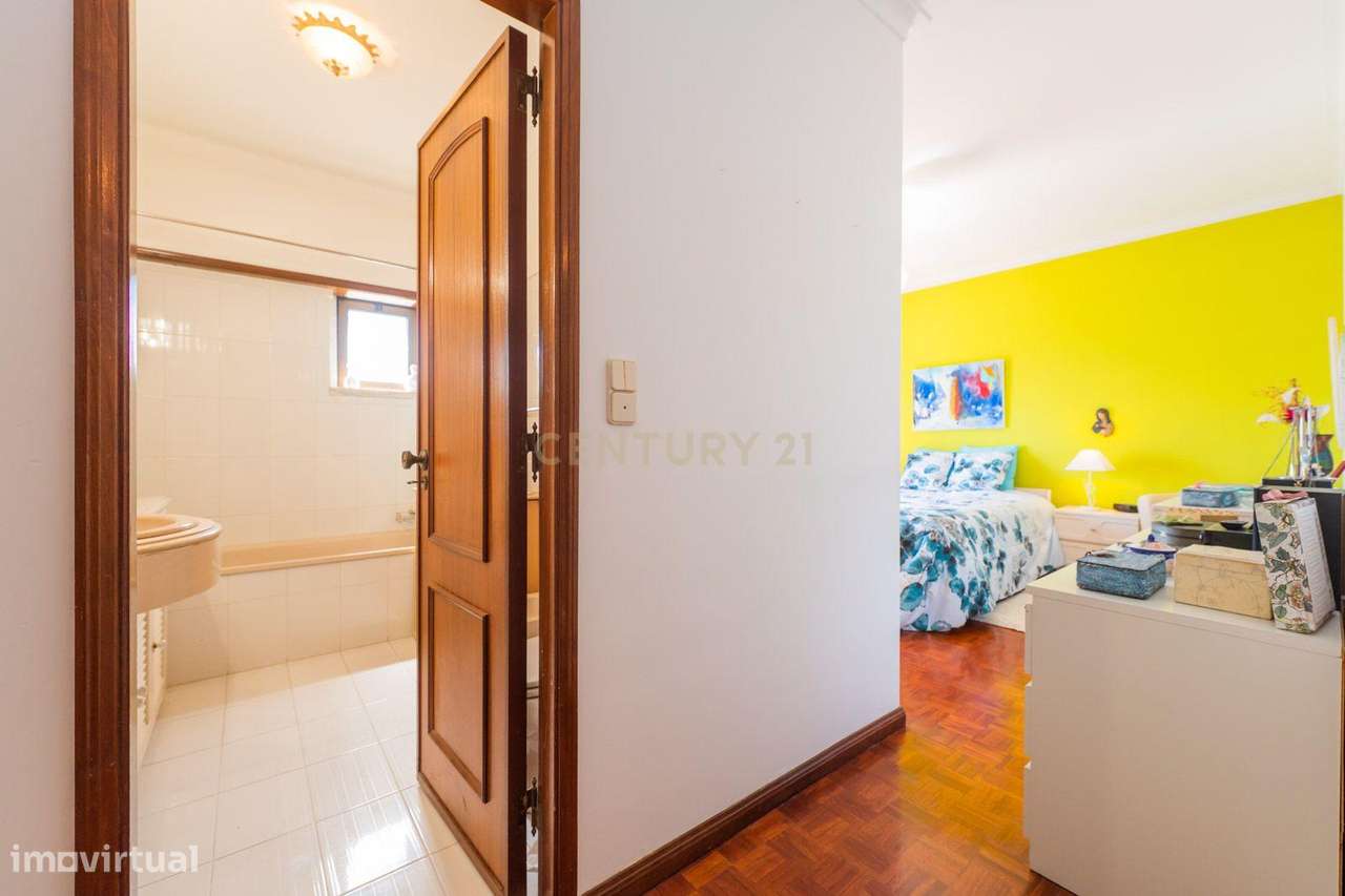 Excelente T4 c/Box | São Domingos de Rana-38