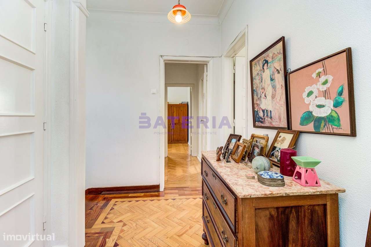 Moradia Independente T5 em Linda-a-Velha-16