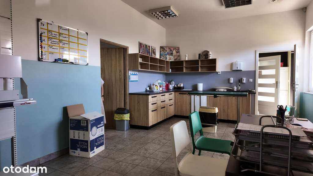 Wolnostojący budynek usługowy w atrakcyjnej lokali-5