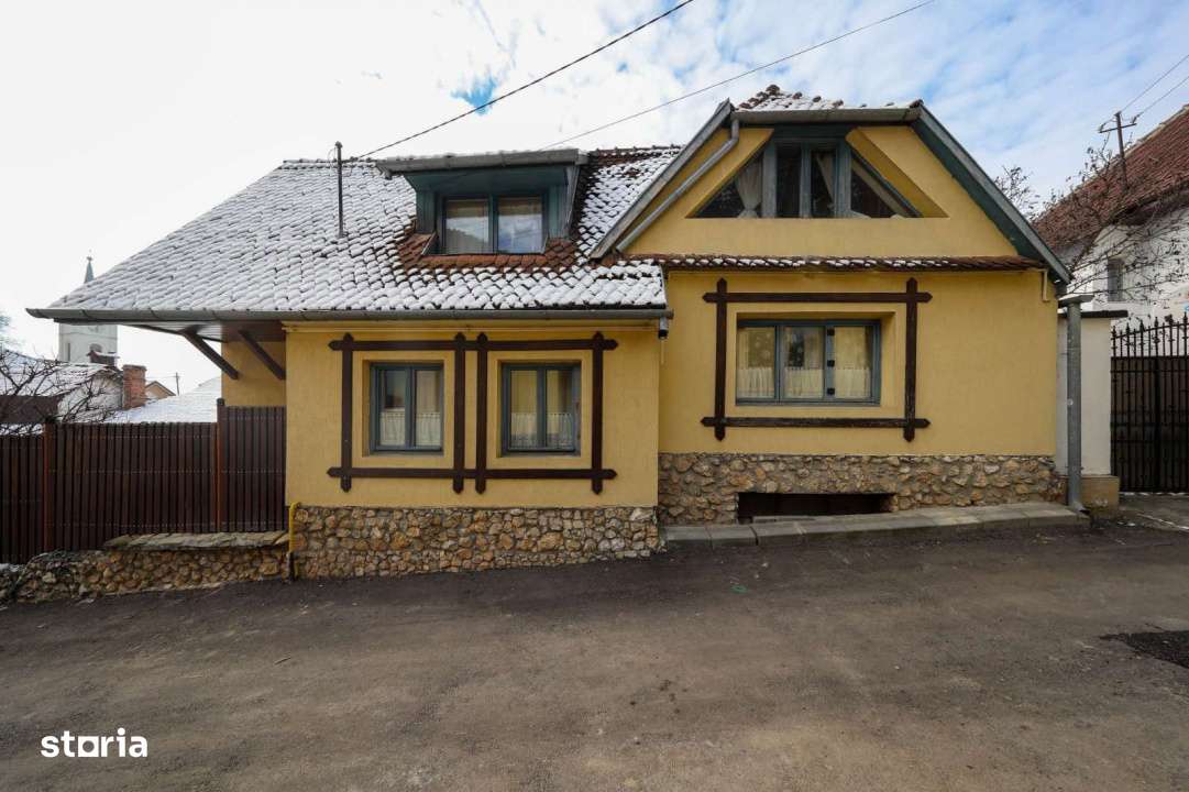 Casa deosebita cu 5 camere in Rasnov-0