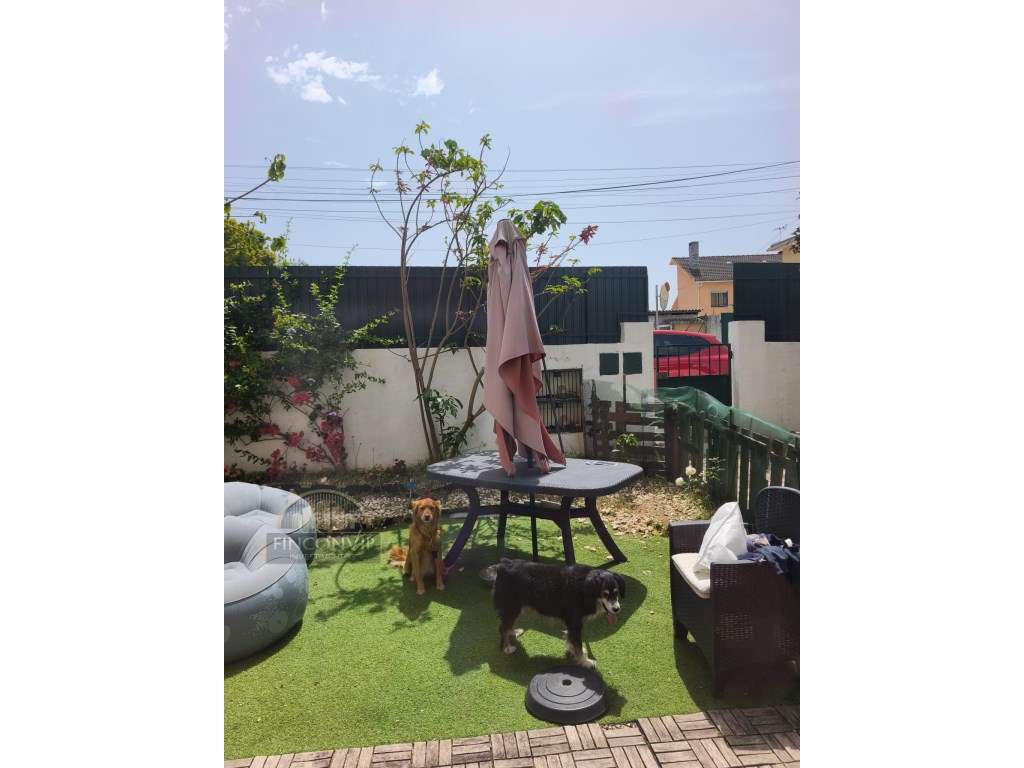 Vende-se andar de moradia bi-familiar - Rés do Chão em São Domingos...-22