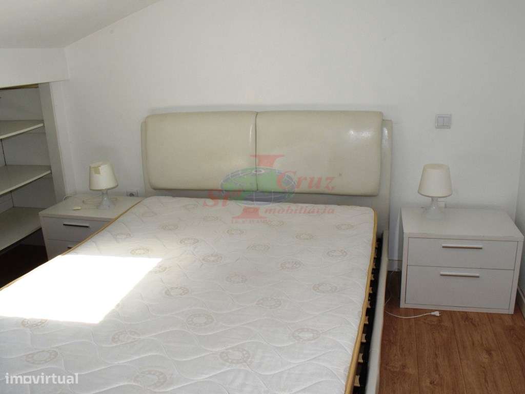 Apartamento T3 + Sótão Dividido - Pinhal de Marrocos-8