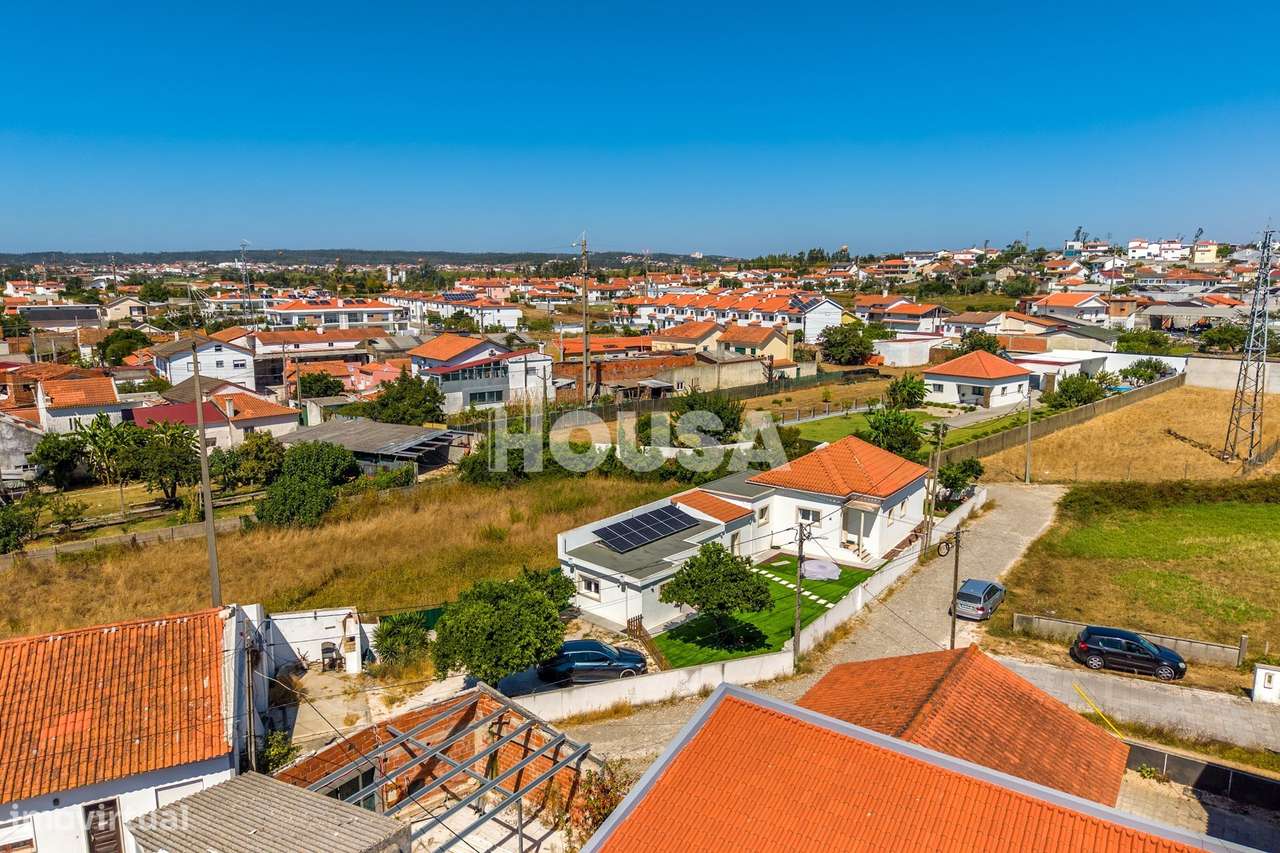 Moradia T4 térrea totalmente renovada na Gândara dos Olivais-41