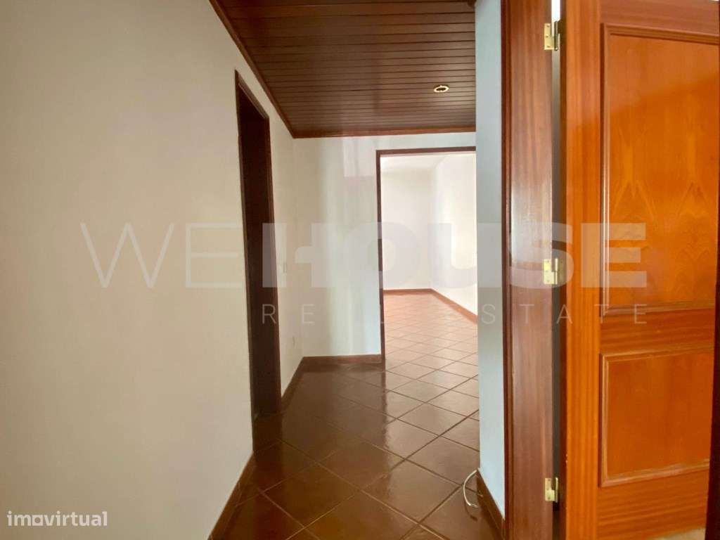 Apartamento T2 rés do chão alto, com 96m2-8