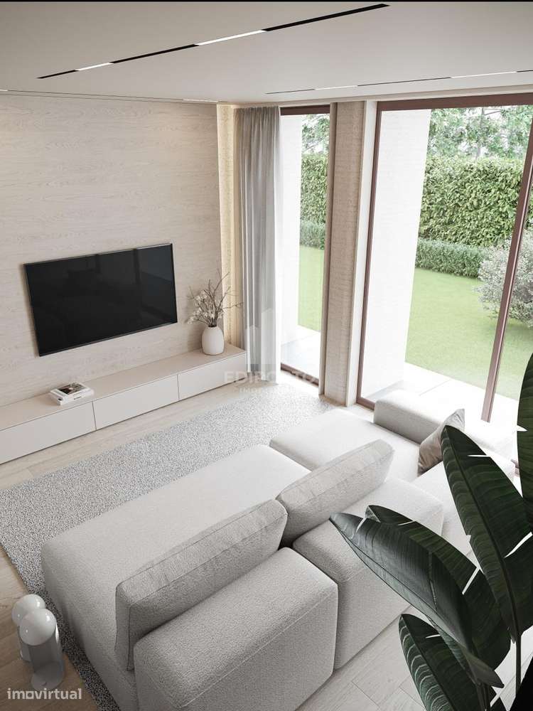 Moradia T2 com Jardim, Condomínio c/ piscina e ginásio a 15 Minutos do-5