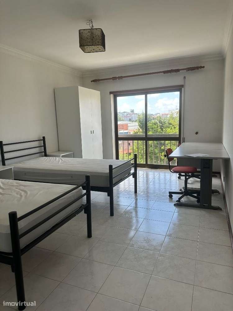 Arrendo T.4 duplex Mobilado com garagem em Leiria próximo do Isla. - Grande imagem: 4/32