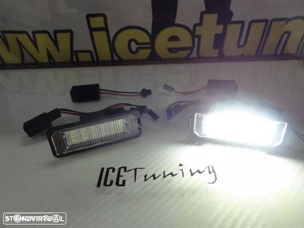 Suporte De Lampada De Matricula Com Led Branco Seat Altea, Altea XL, Exeo, Exeo ST, Ibiza 6J, Leon 1P, Bentley Continental Flying, GT, GT speed, GTC speed, Porsche Carrera GT, 911 Carrera 996, 997, GT2, GT3, 987, Cayene 9PA, Cayman 987C, Boxster, Audi TT,  VW Polo 6N2, 9N,9N3, Beetle, Passat B6, B7, EOS, Golf 4, 5, 6, 7, Lupo, Passat 3C, CC - 23