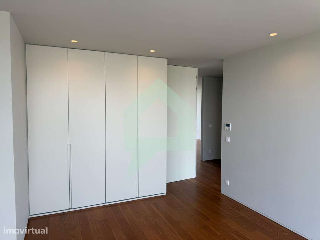 Apartamento T4 com vistas únicas em Barcelinhos, Barcelos.-23