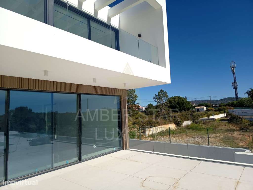 Moradia de Luxo de 4 quartos com Piscina Infinita e Rooftop no Triâ... - Grande imagem: 4/24