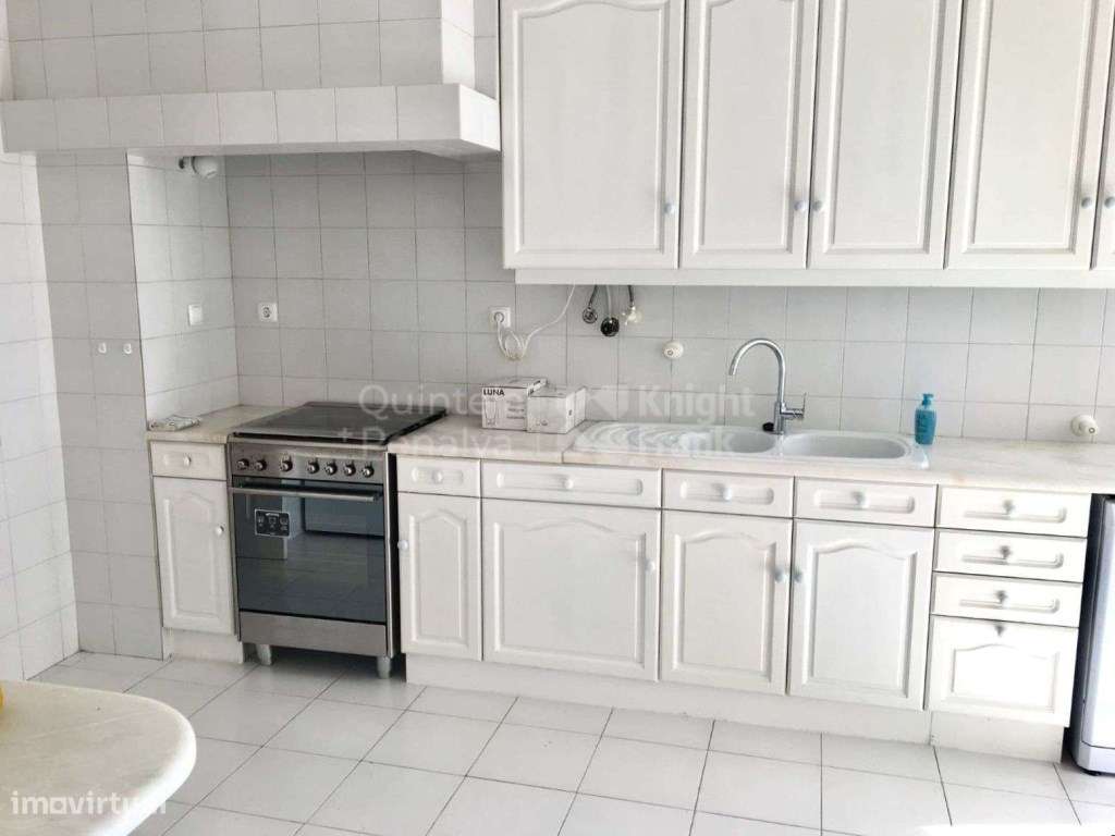 Apartamento T3 com garagem e vista mar para arrendar no Monte Estoril - Grande imagem: 5/21