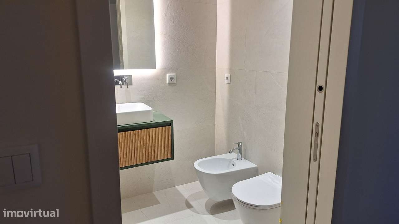 Apartamento T2 Varanda | Garagem|proximo cento Gaia| Pronto habitar-9