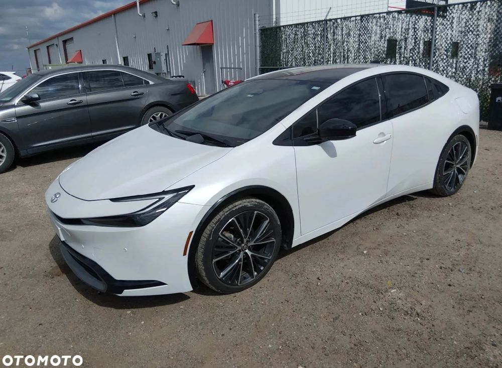 Toyota Prius V (2023-) Hybrid Executive 2023