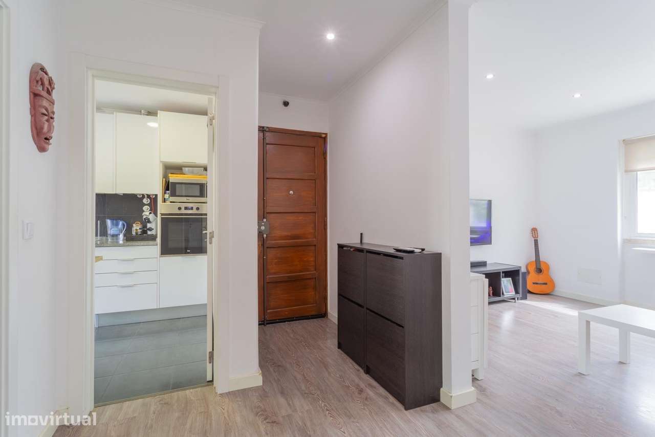 Apartamento T2 Remodelado - Laranjeiro-9