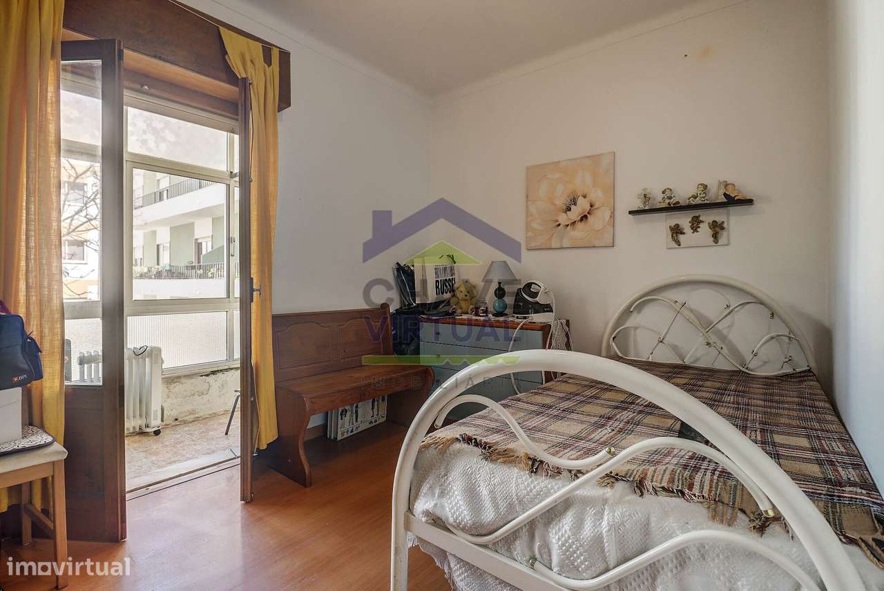 Apartamento T3 com Marquise e Varanda - Centro Caldas da Rainha-18