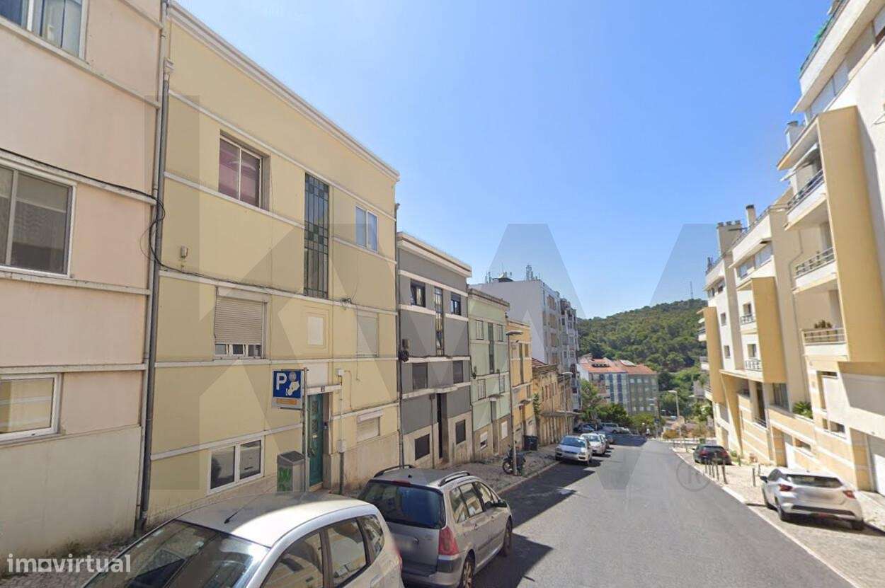 Viva com Espaço e Luz: T2 com Jardim Privado em Campolide - Grande imagem: 3/19