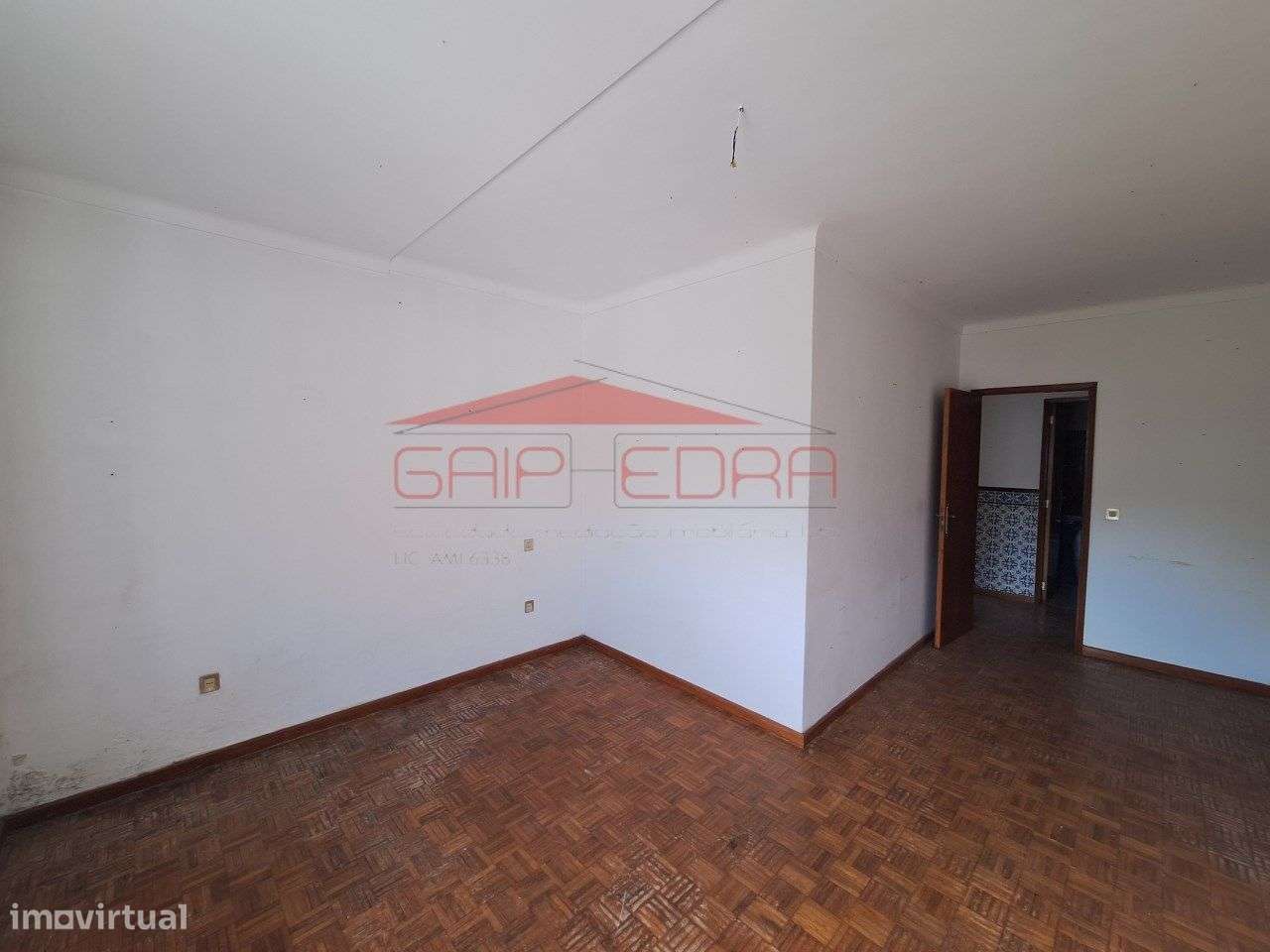 Apartamento T3 com arrumo no sótão no centro da cidade de Gouveia-16