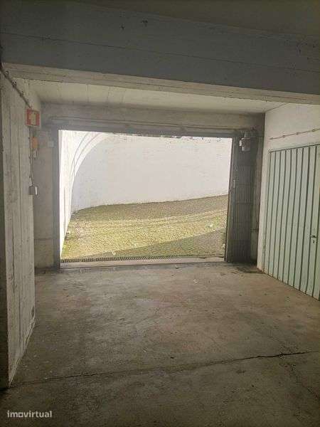 garagem subterrânea - tapada das mercês - Grande imagem: 4/6