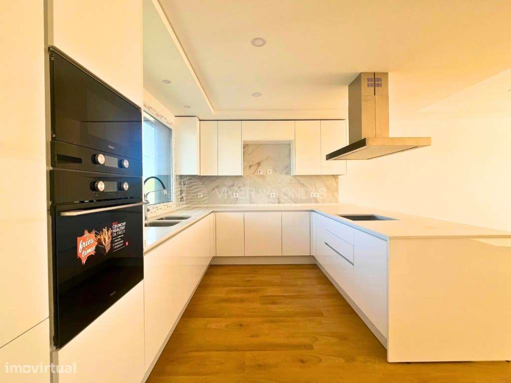 Moradia T4 de Luxo na Nova Urbanização da Caparica.-5