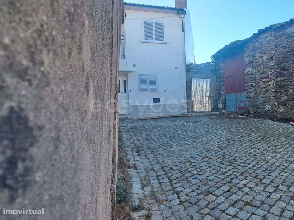 Garagem de 99 m2 na Zona Histórica - Mogadouro - Grande imagem: 4/12