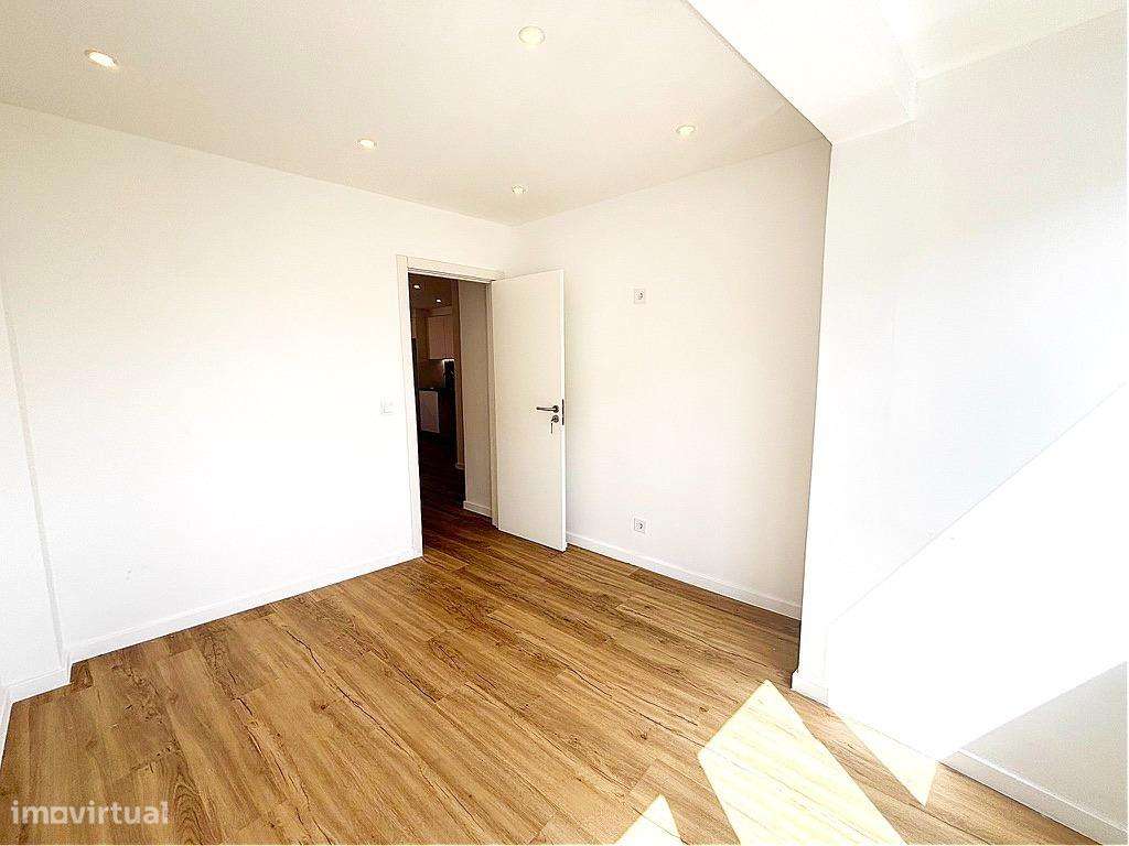 T2 Remodelado com Excelente Luz Natural no Forte da Casa!-16
