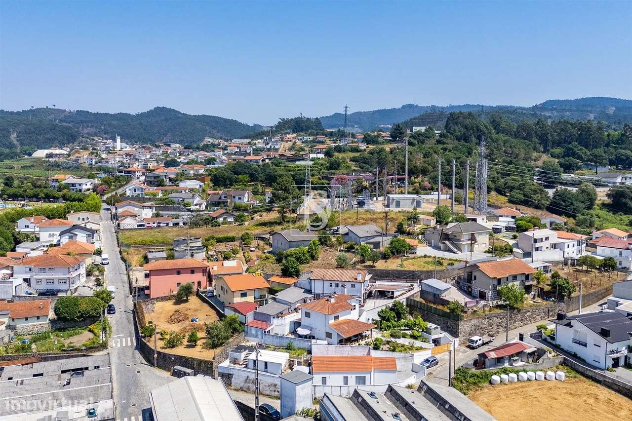 Moradia Térrea T2+1 Renovada | São Martinho do Campo-36