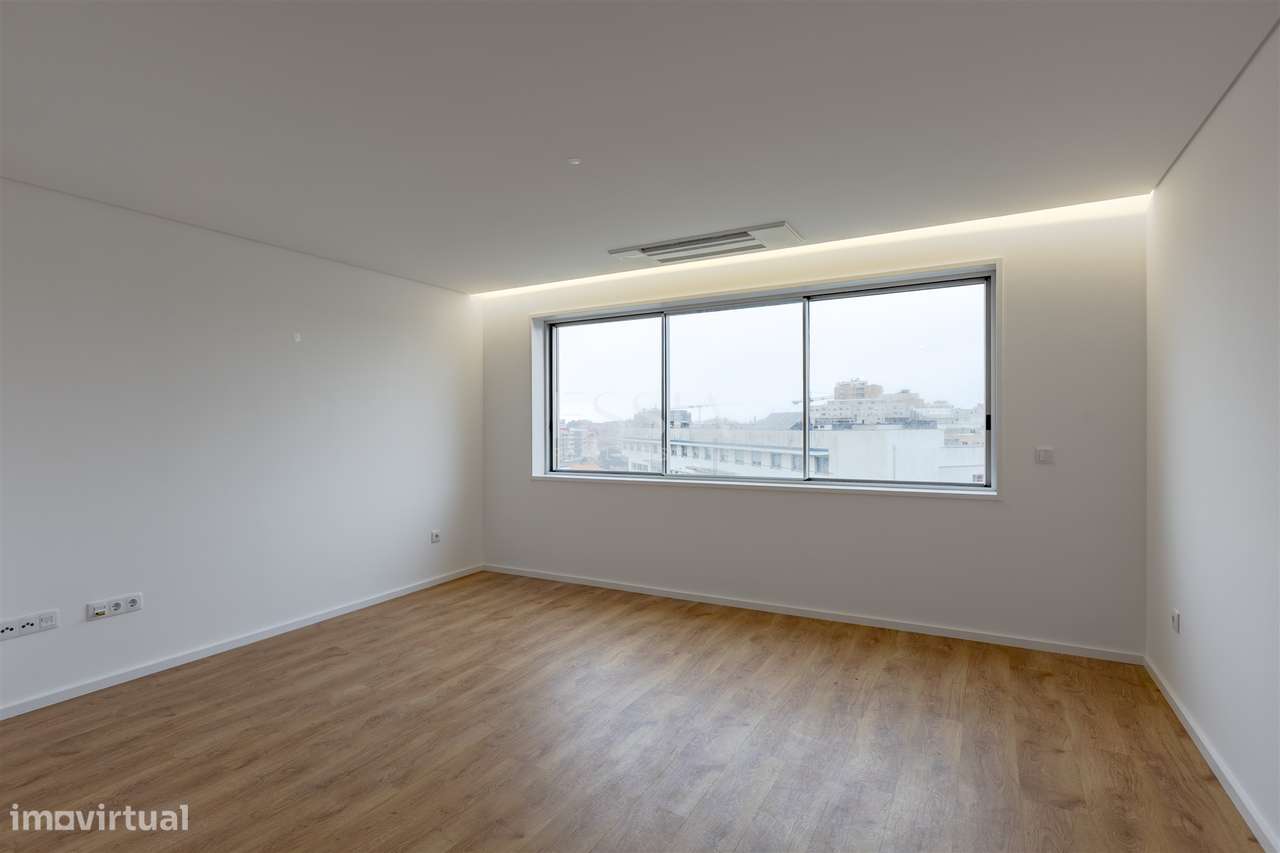 Apartamento T2 no Último Piso com Terraço na Boavista, Porto-10