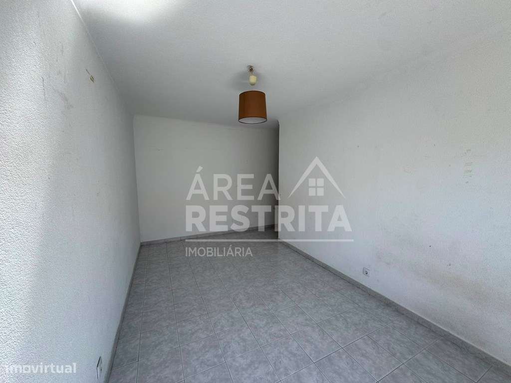 Apartamento T2 no Estádio da Medideira, Amora-4